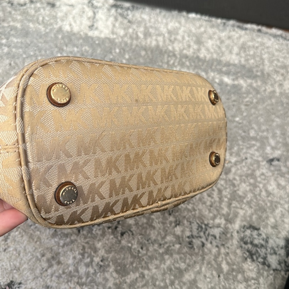 MK Tote - Picture 2 of 9
